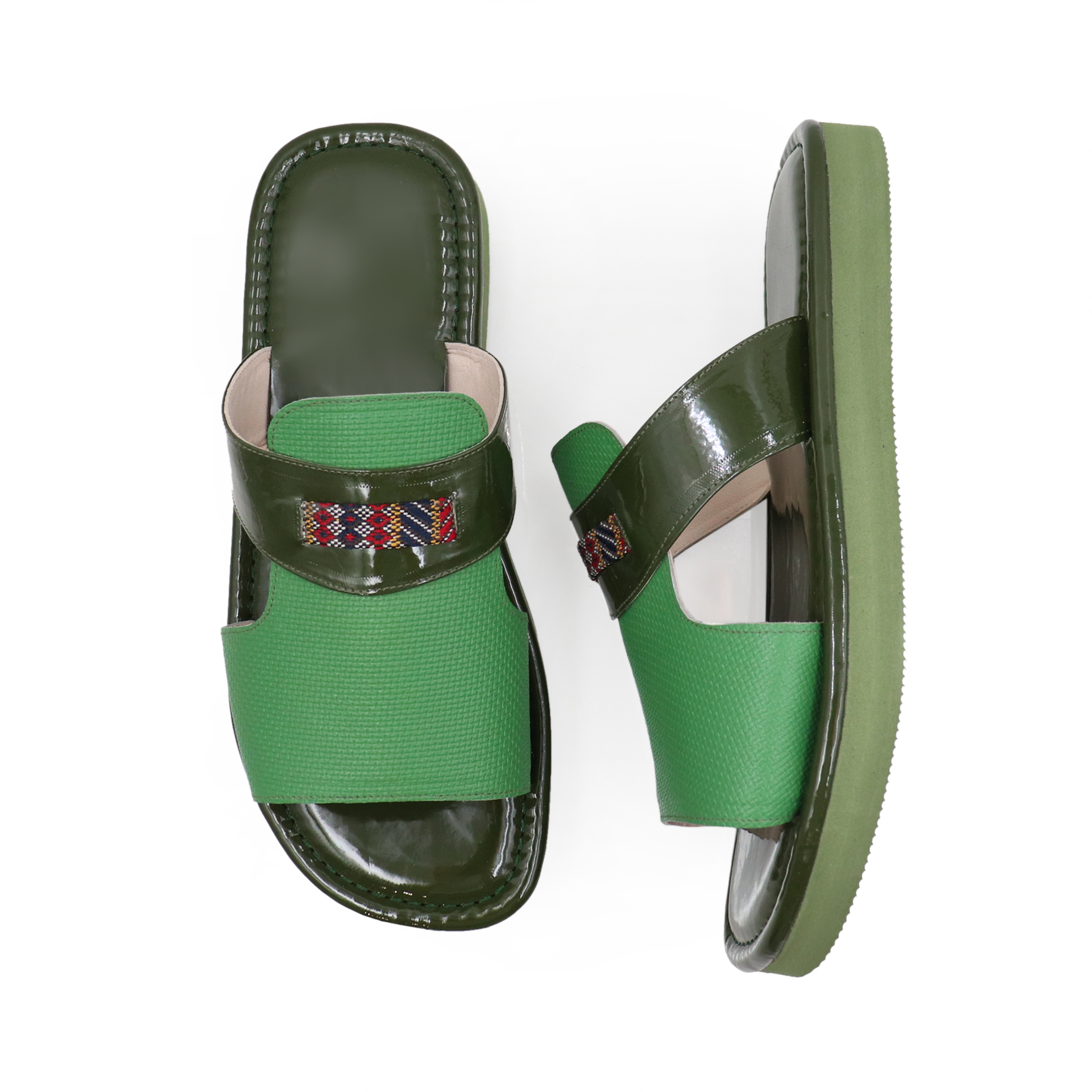 حذاء شرقي أخضر
